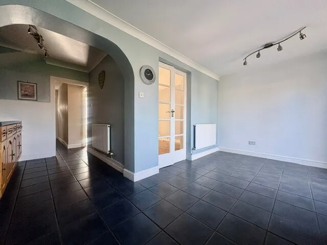 Gorse Hill, SN2, photo 5