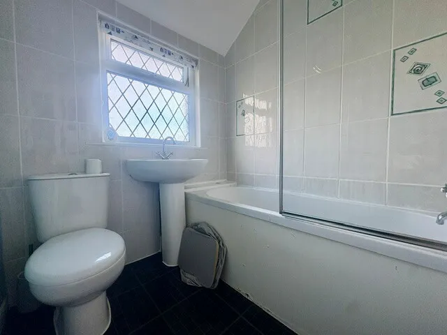 Gorse Hill, SN2, photo 12