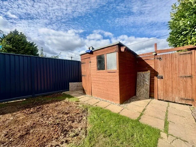 Gorse Hill, SN2, photo 9