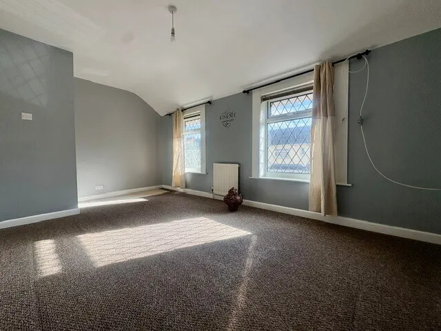 Gorse Hill, SN2, photo 11