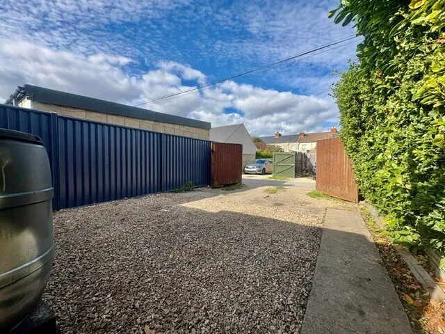 Gorse Hill, SN2, photo 8