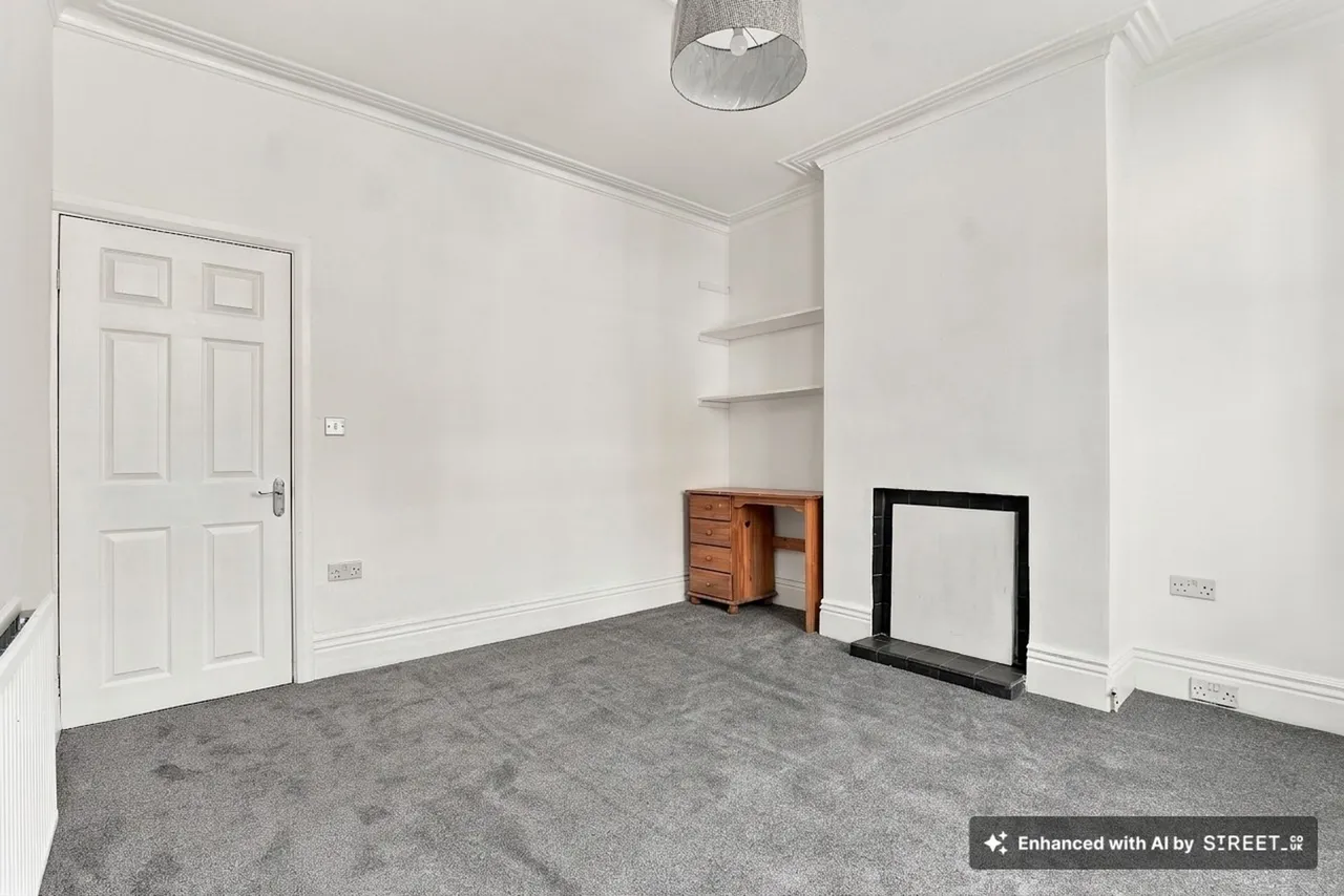 Grosvenor Square, Sheffield, S2, photo 3