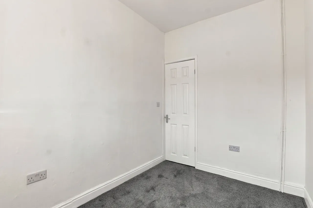 Grosvenor Square, Sheffield, S2, photo 11