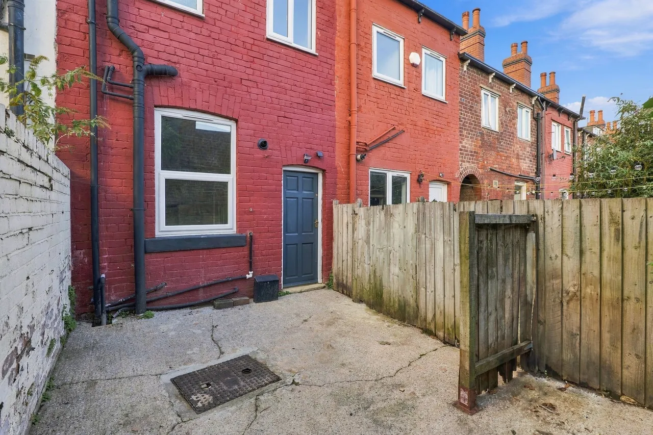 Grosvenor Square, Sheffield, S2, photo 15
