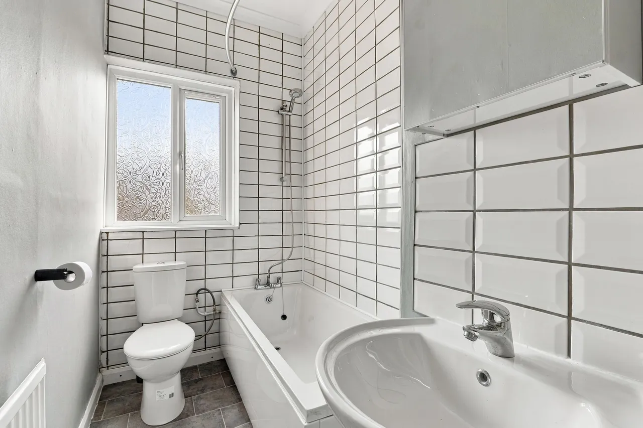 Grosvenor Square, Sheffield, S2, photo 13