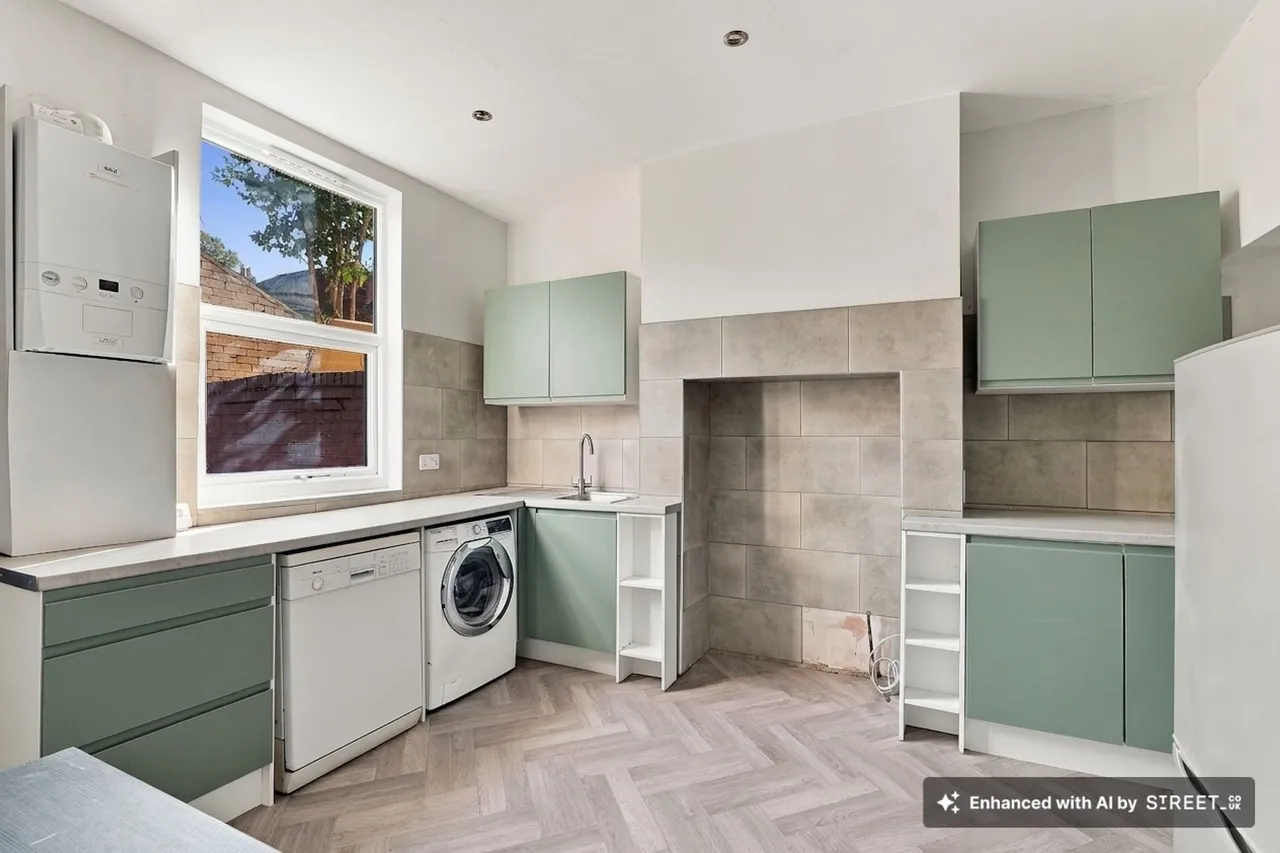 Grosvenor Square, Sheffield, S2, photo 2