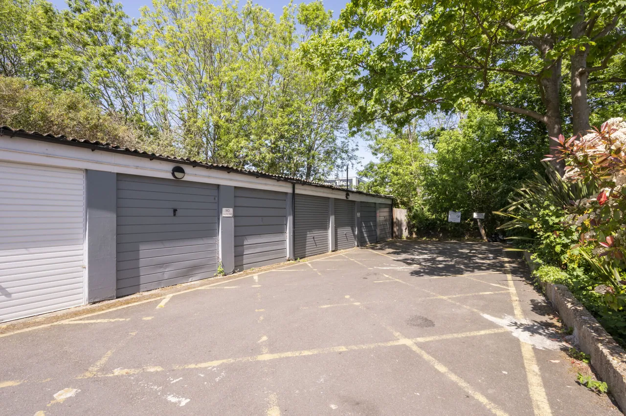West Barnes Lane, KT3, photo 9