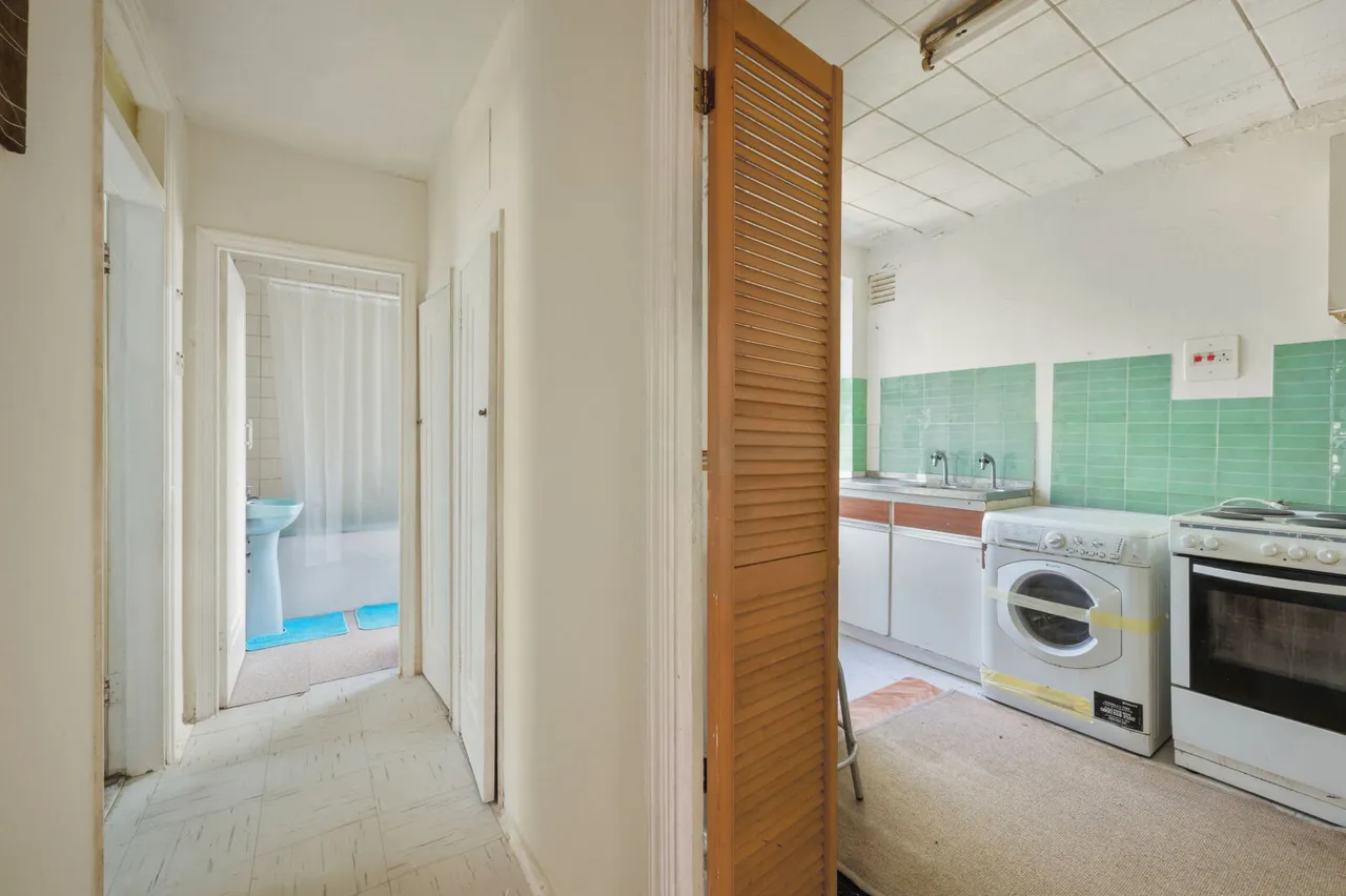 West Barnes Lane, KT3, photo 11
