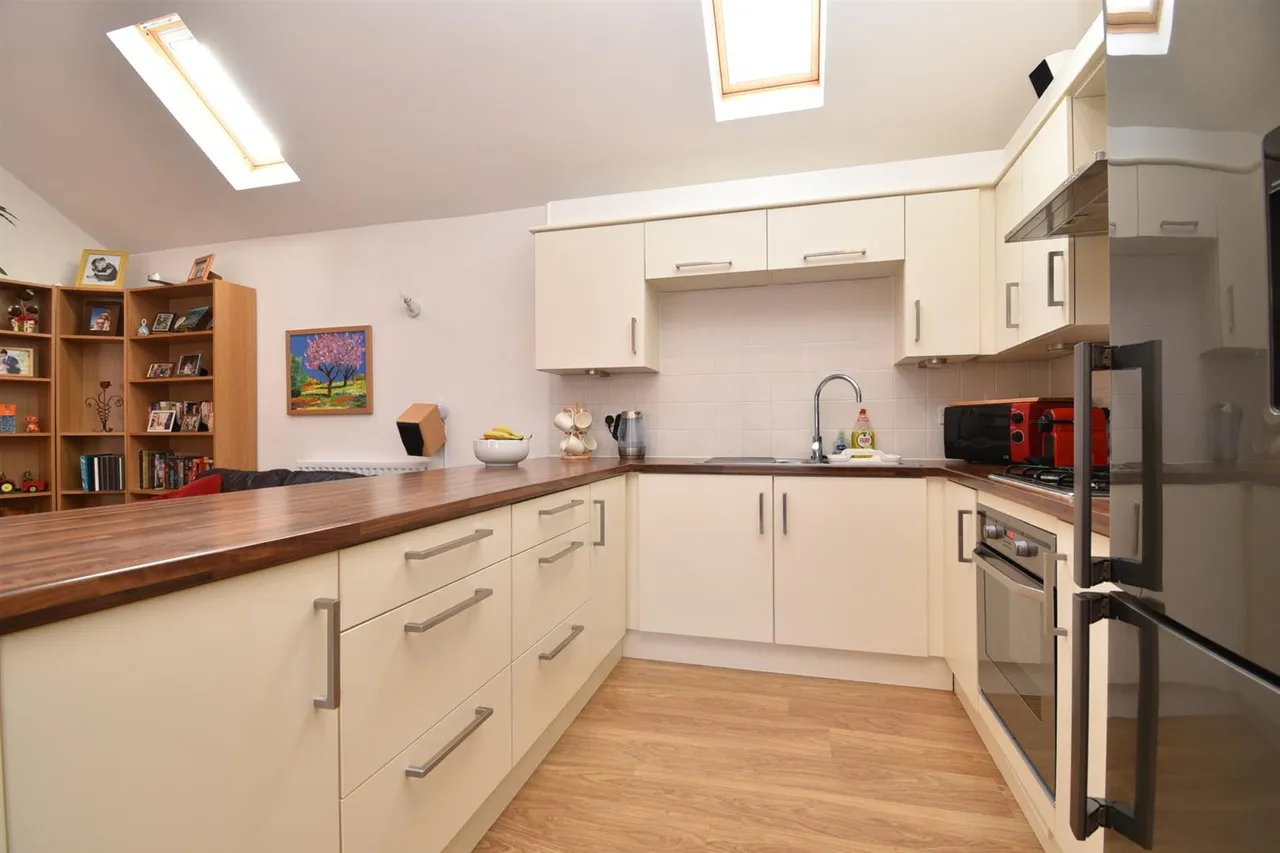 Cotswold Drive, Stevenage, Herts, SG1 6GT, photo 4