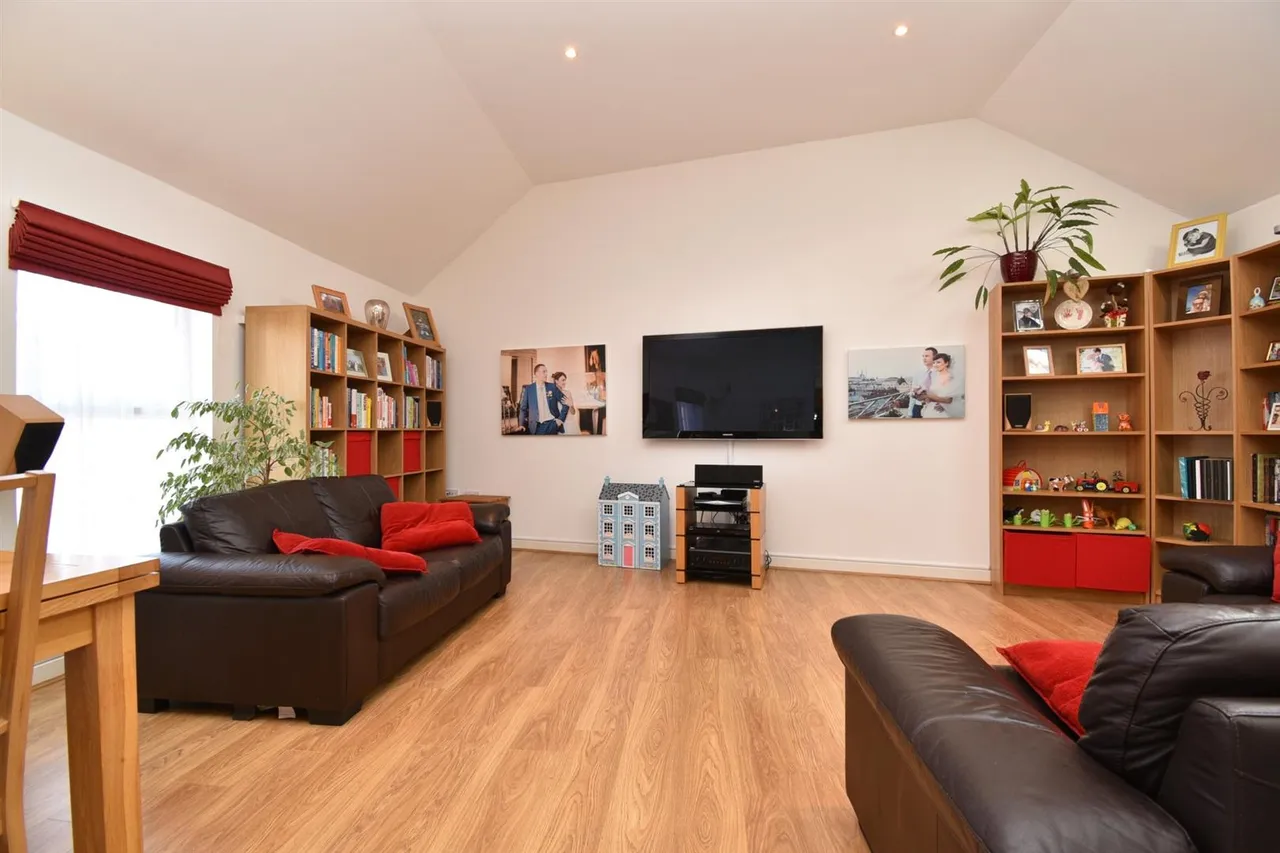Cotswold Drive, Stevenage, Herts, SG1 6GT, photo 12