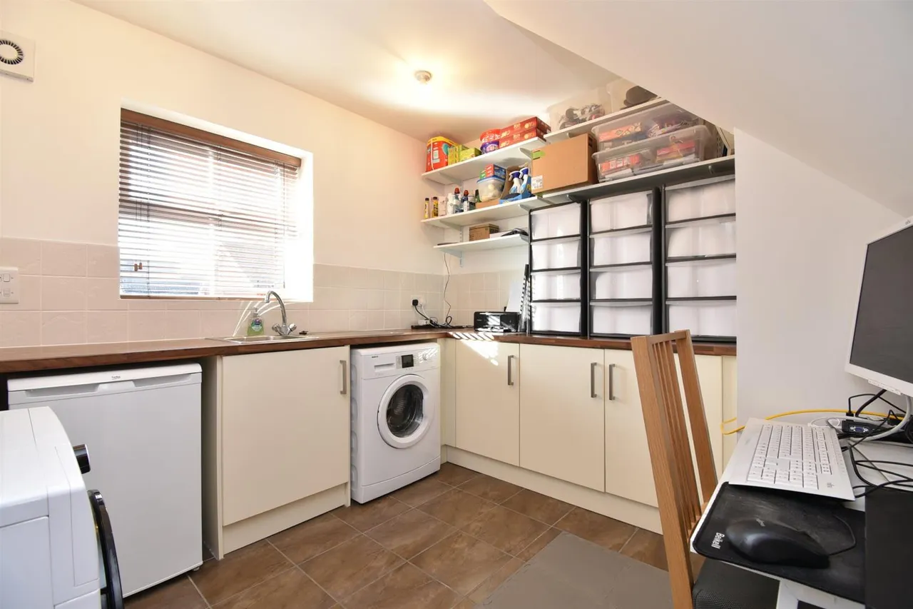 Cotswold Drive, Stevenage, Herts, SG1 6GT, photo 9