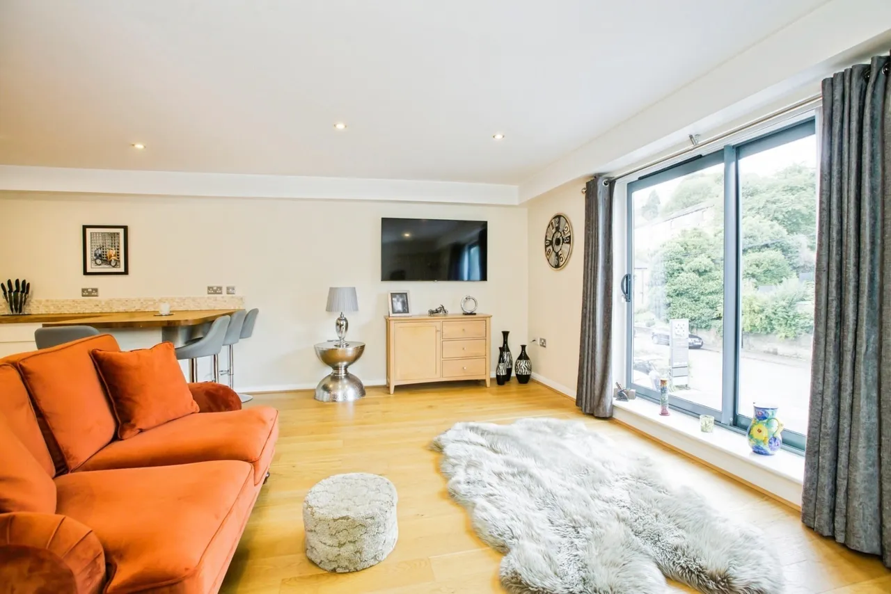 Oldham Road, Ripponden, HX6, photo 17