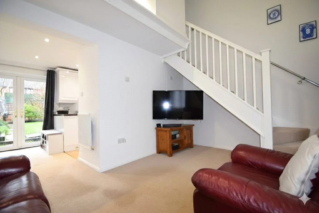 Tesimond Drive, Yateley, Hampshire, GU46 6FE, photo 2