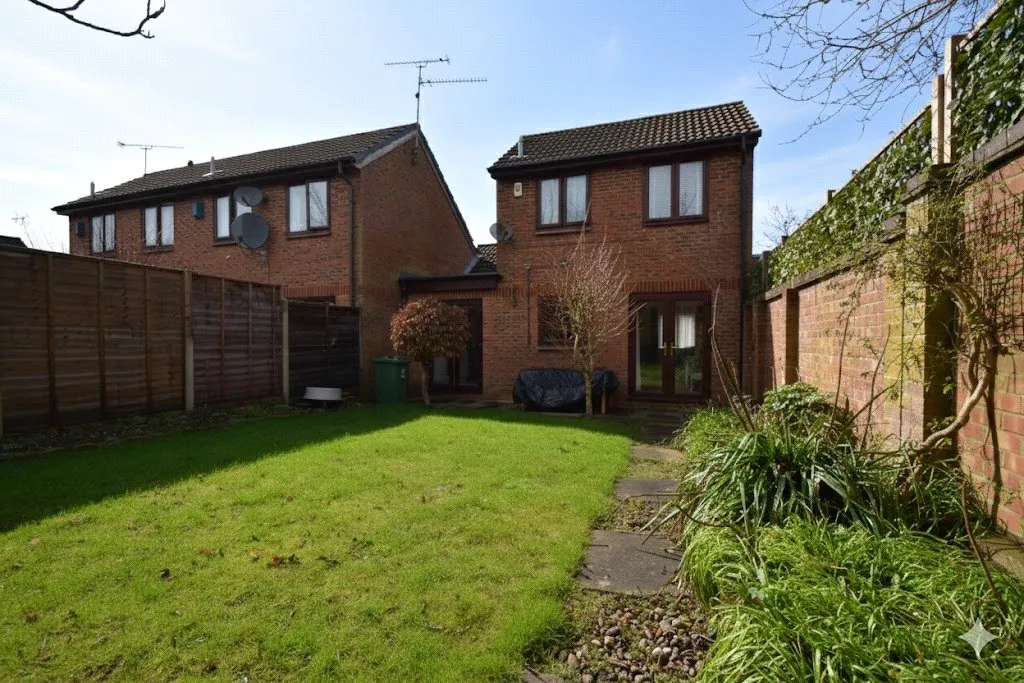 Tesimond Drive, Yateley, Hampshire, GU46 6FE, photo 14