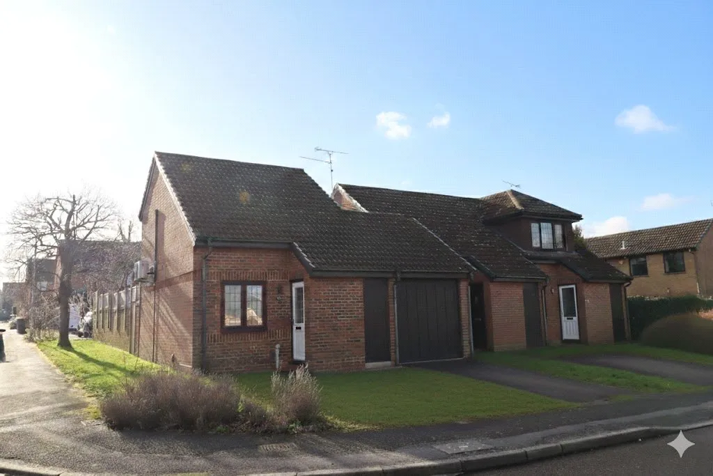 Tesimond Drive, Yateley, Hampshire, GU46 6FE, photo 6