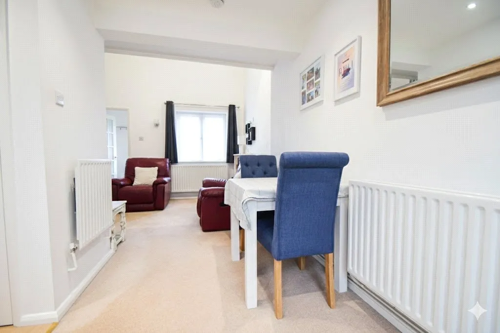 Tesimond Drive, Yateley, Hampshire, GU46 6FE, photo 7