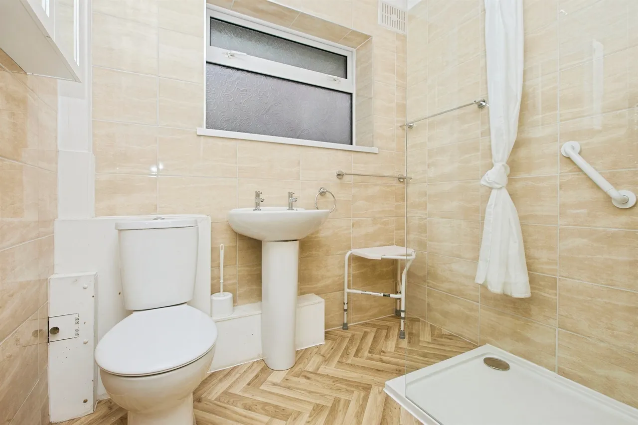 Laburnum Grove, Kingsway, DE22, photo 10