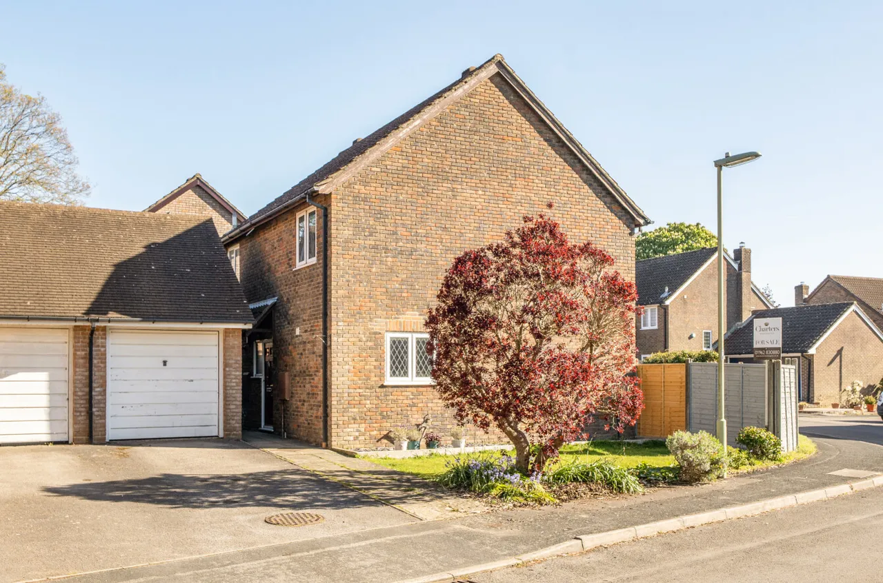 3 bed house for sale, Long Barrow Close, South Wonston, SO21