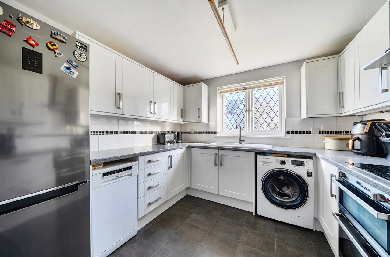 Long Barrow Close, South Wonston, SO21, photo 6