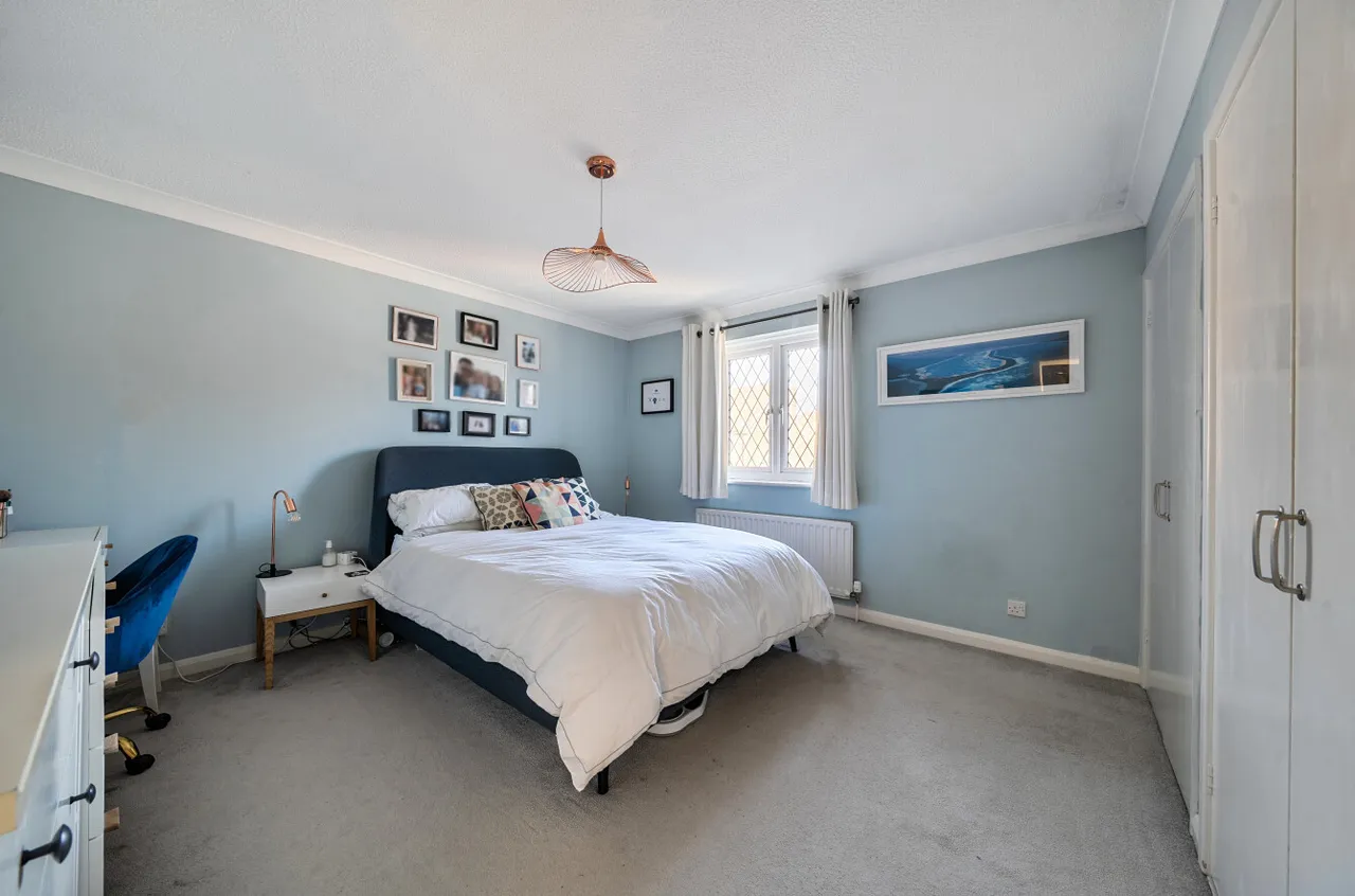 Long Barrow Close, South Wonston, SO21, photo 8