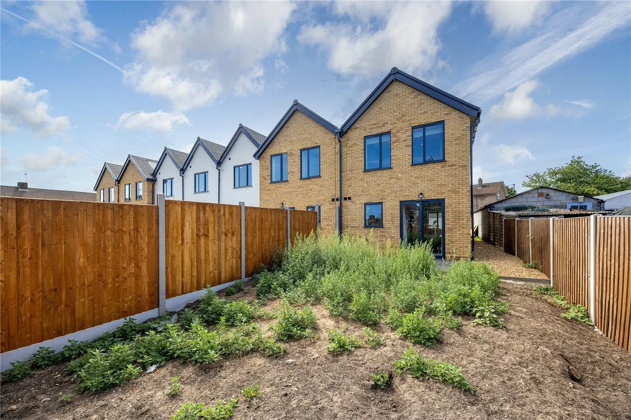 Field Road, Feltham, TW14, photo 16