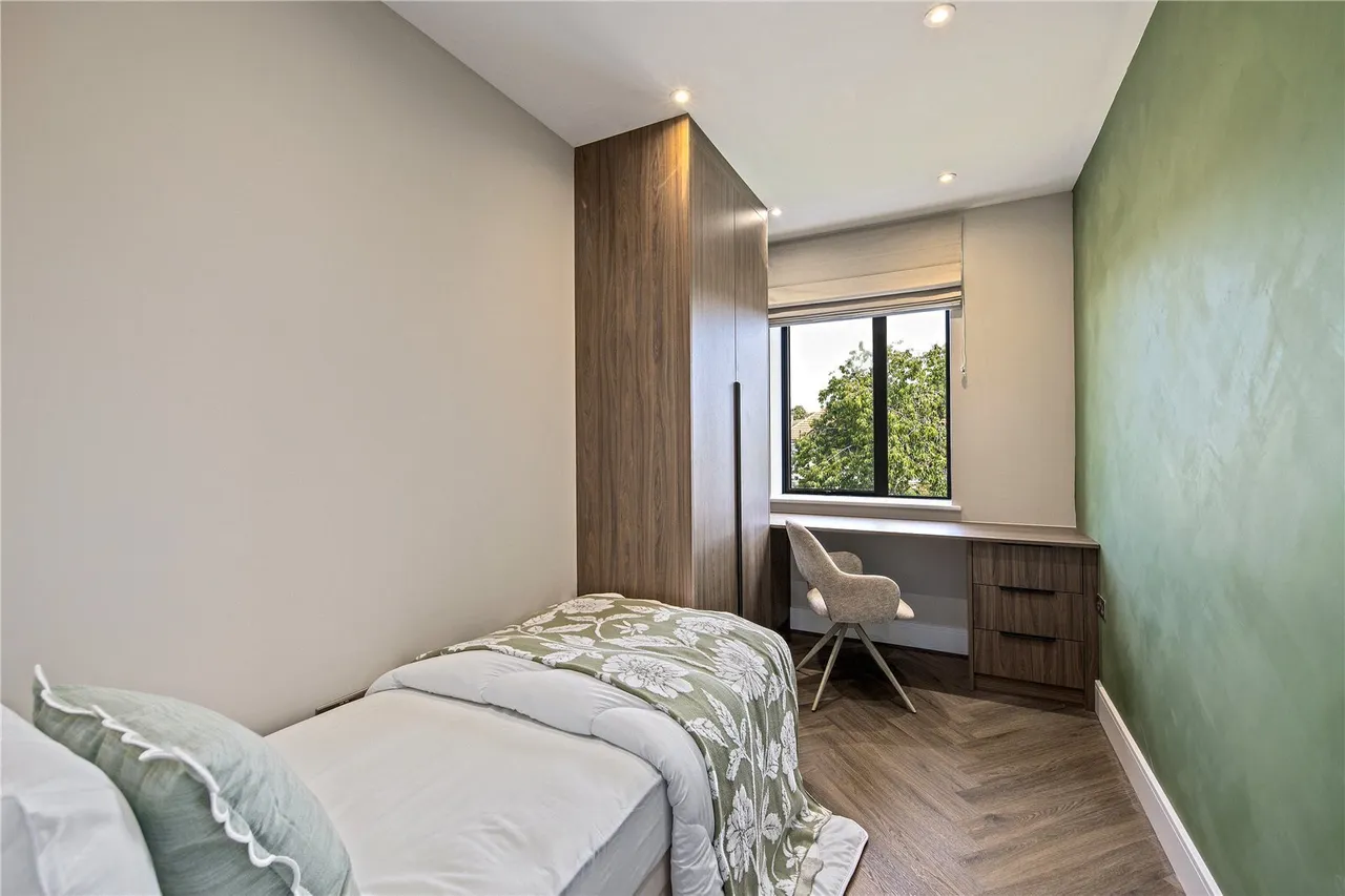 Field Road, Feltham, TW14, photo 12