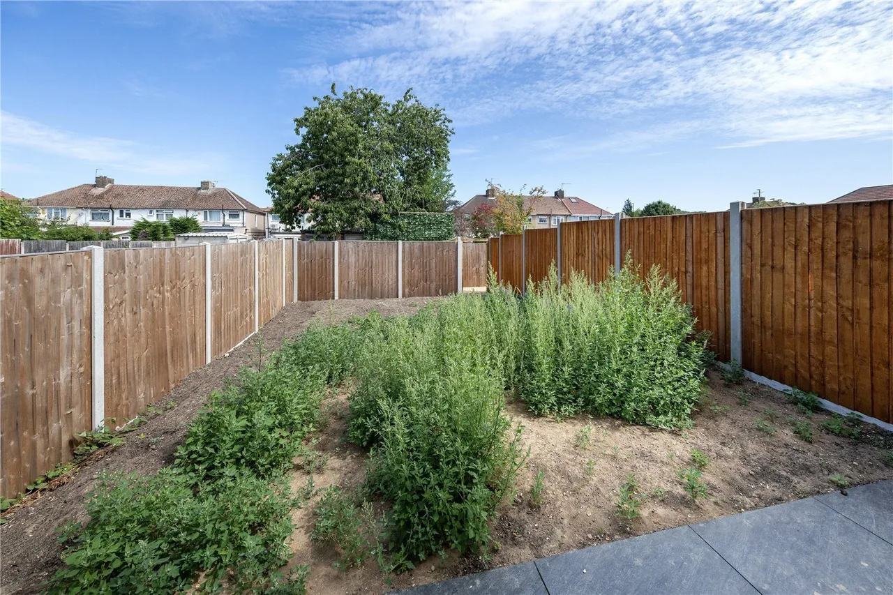 Field Road, Feltham, TW14, photo 15