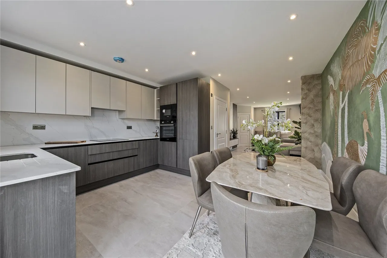 Field Road, Feltham, TW14, photo 3