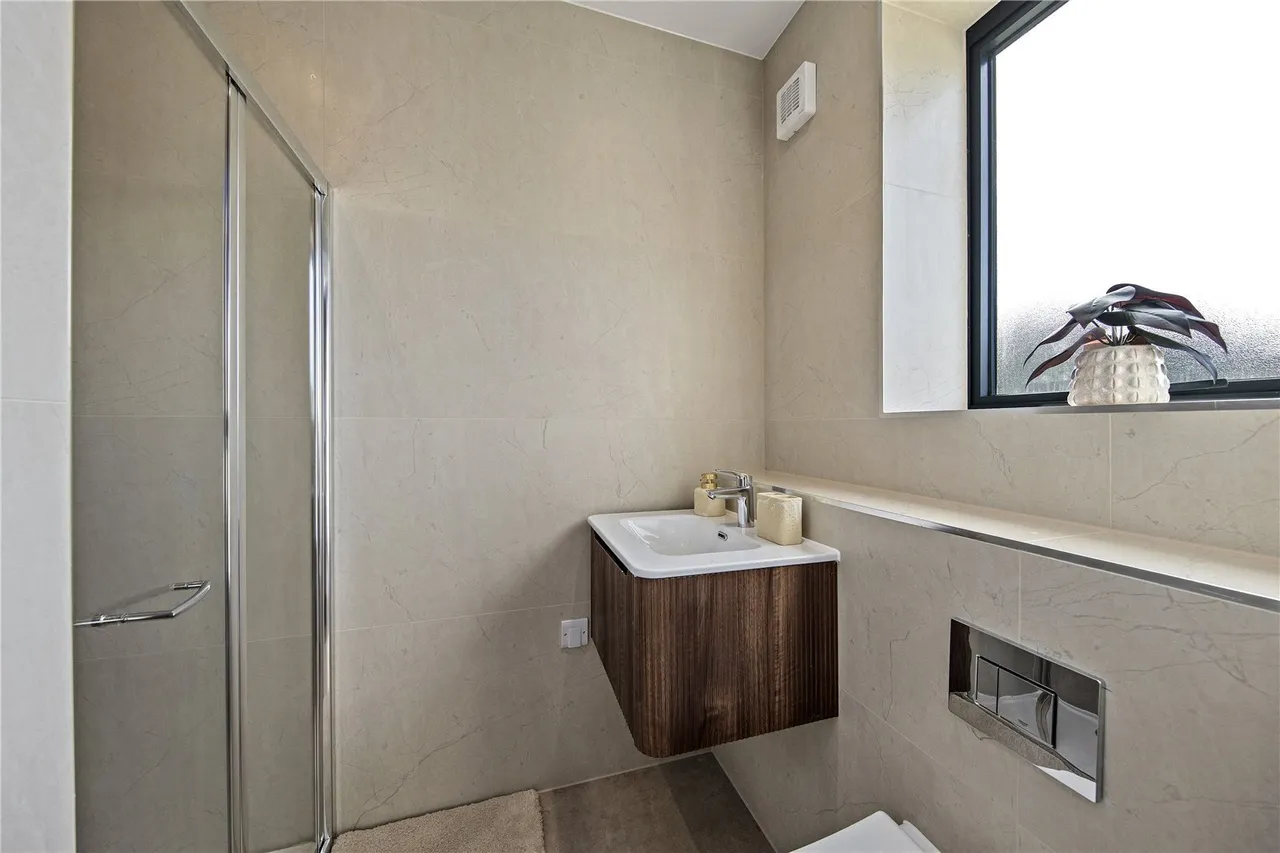 Field Road, Feltham, TW14, photo 13