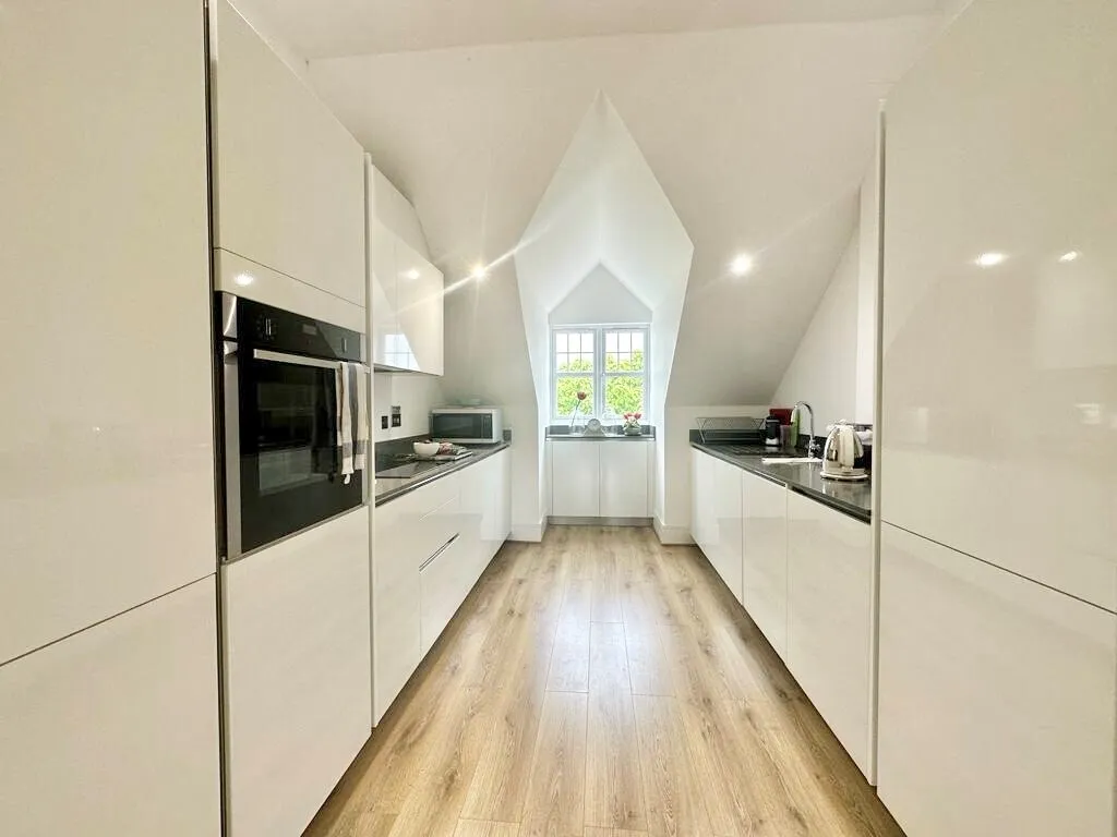 London Road, Aston Clinton, AYLESBURY, photo 3