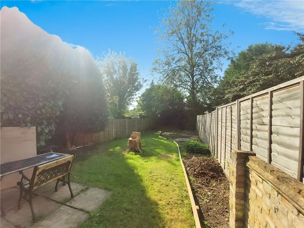 Harvest Road, Englefield Green, TW20, photo 5