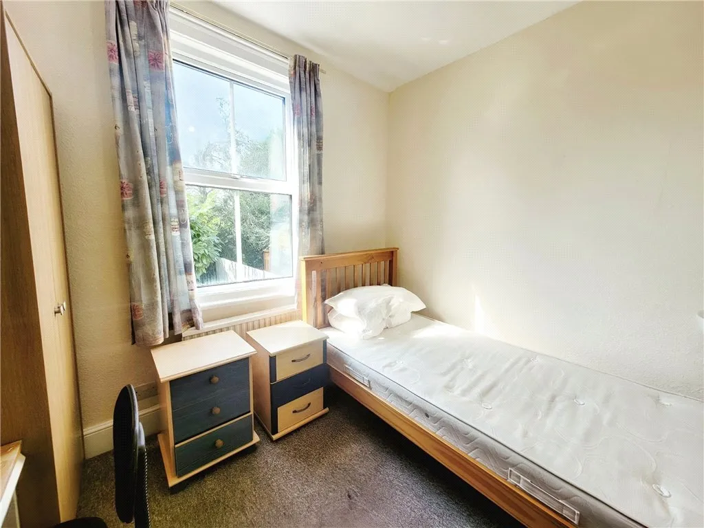 Harvest Road, Englefield Green, TW20, photo 4