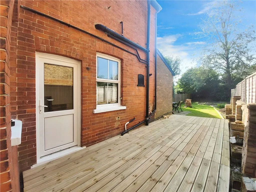 Harvest Road, Englefield Green, TW20, photo 7