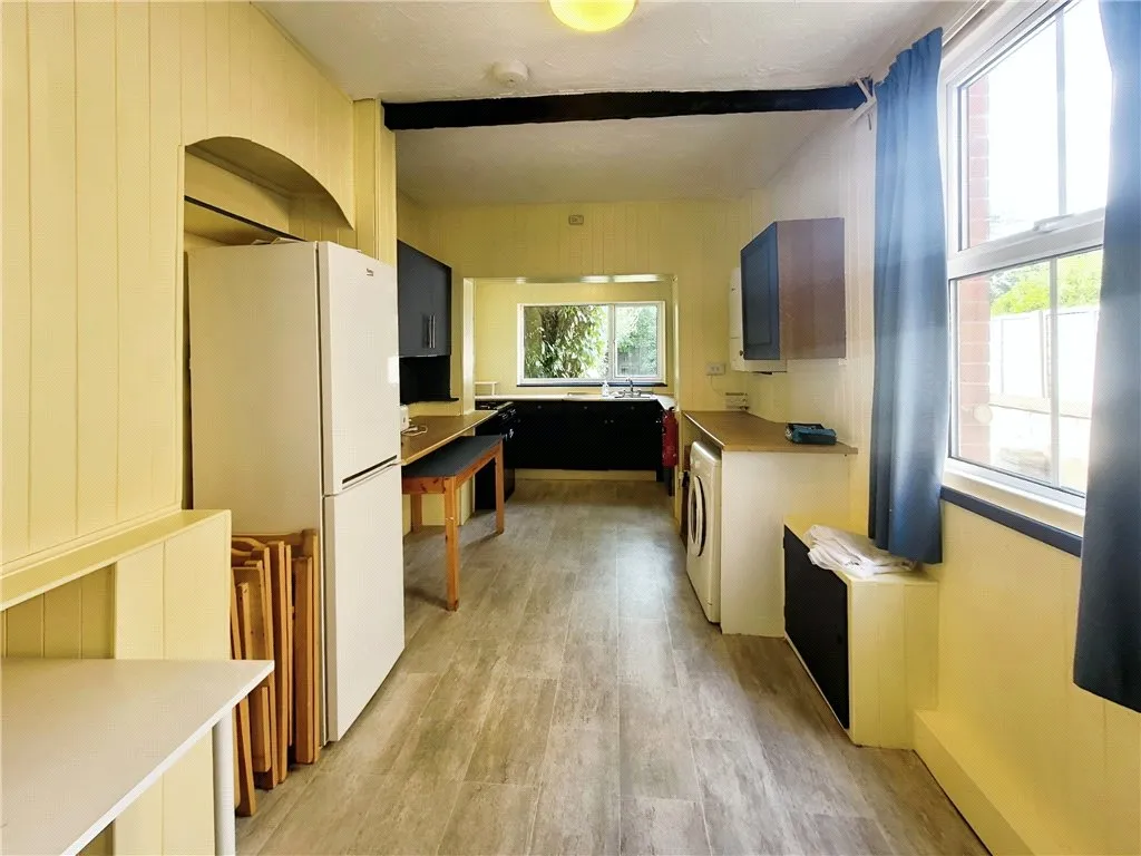 Harvest Road, Englefield Green, TW20, photo 3