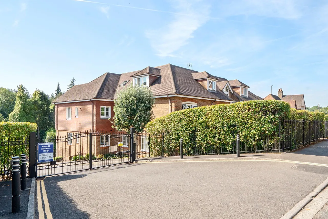 St Monicas Road, Kingswood, photo 21