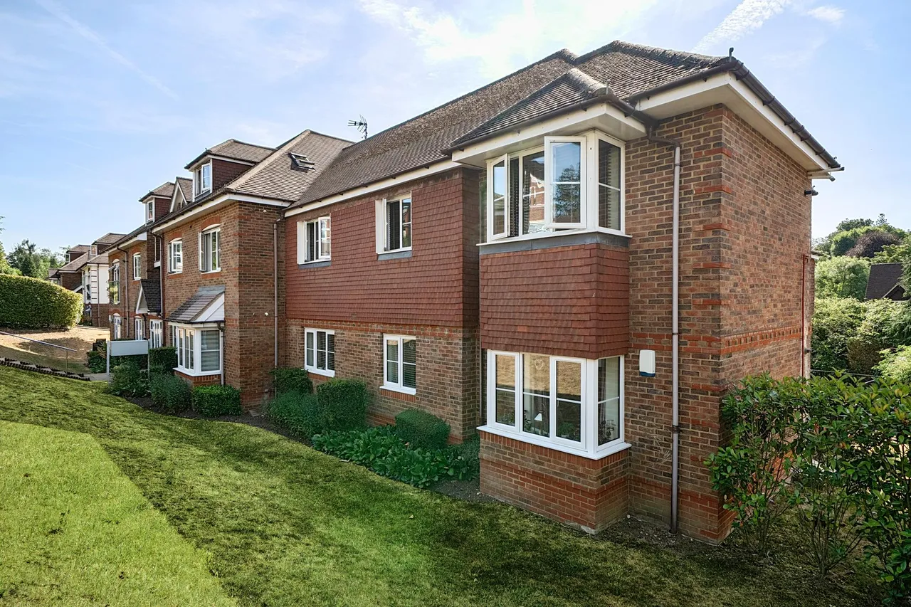 St Monicas Road, Kingswood, photo 2