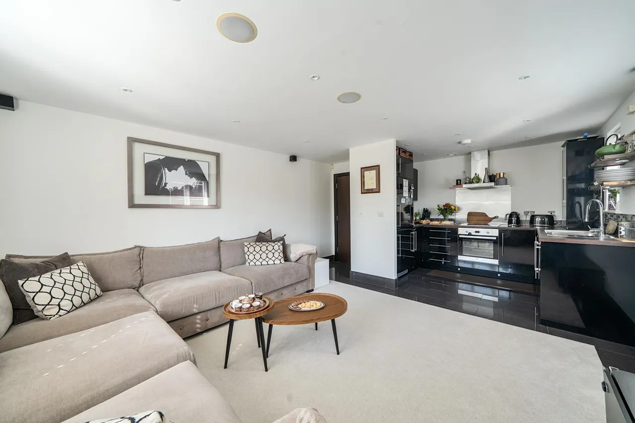 St Monicas Road, Kingswood, photo 5