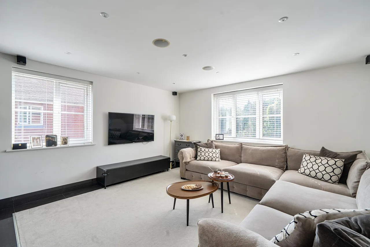 St Monicas Road, Kingswood, photo 7