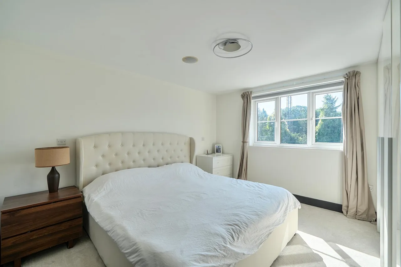 St Monicas Road, Kingswood, photo 15