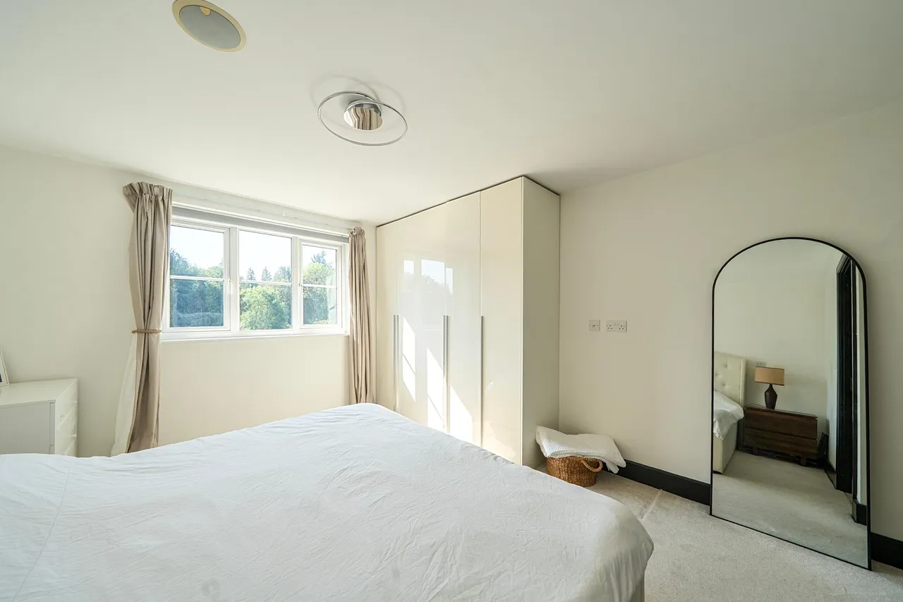 St Monicas Road, Kingswood, photo 14