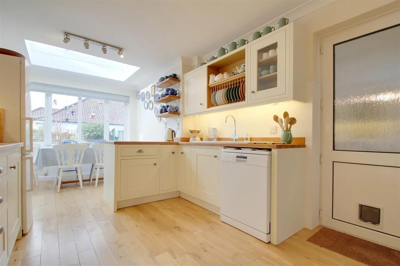 Compton Avenue, Goring-By-Sea, Worthing, photo 8