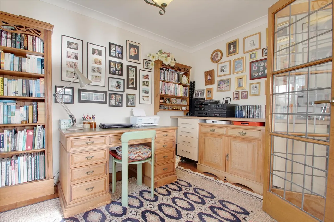 Compton Avenue, Goring-By-Sea, Worthing, photo 21