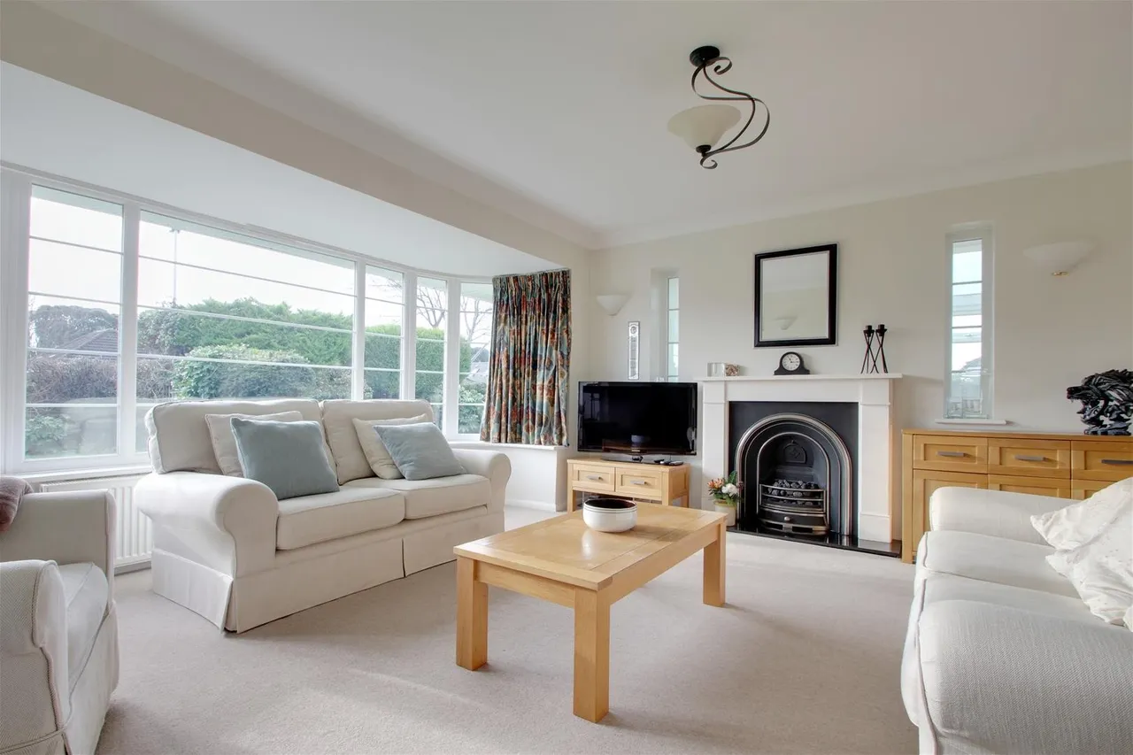Compton Avenue, Goring-By-Sea, Worthing, photo 3