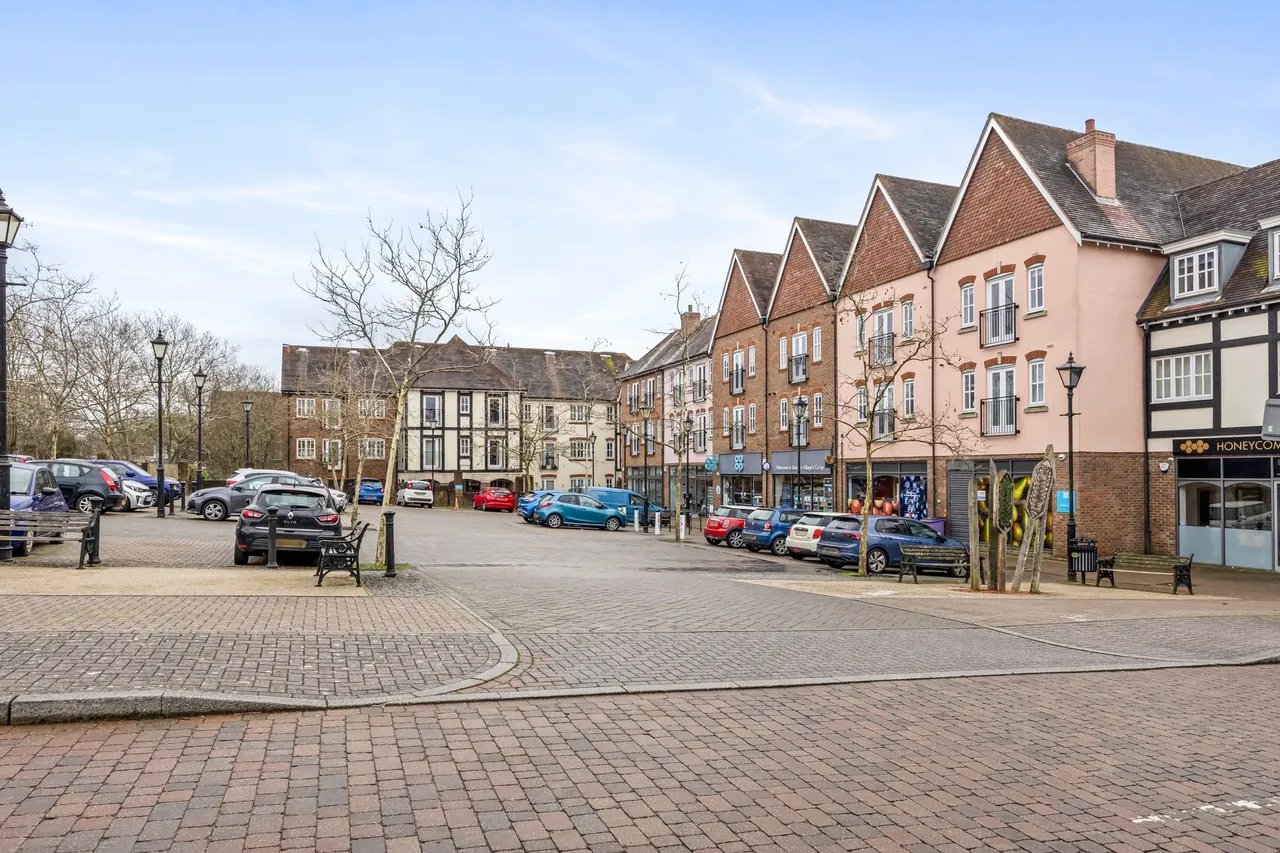 Middle Village, Haywards Heath, RH16, photo 15