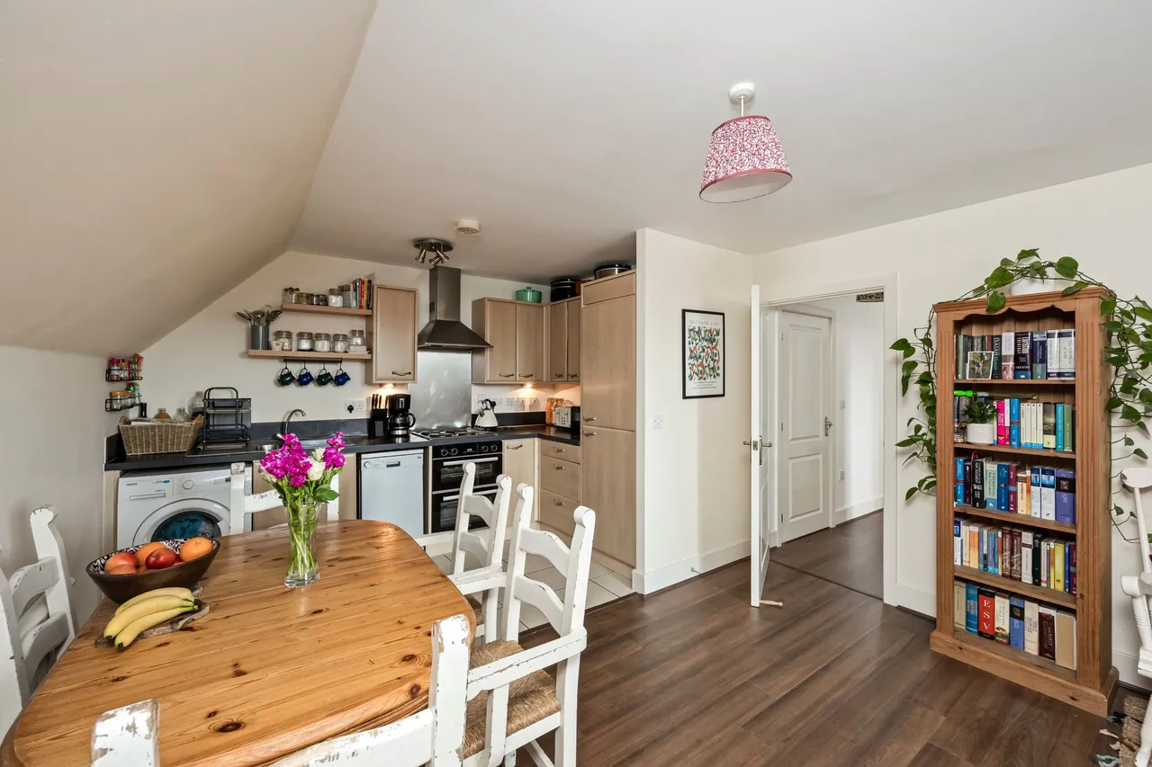 Middle Village, Haywards Heath, RH16, photo 4