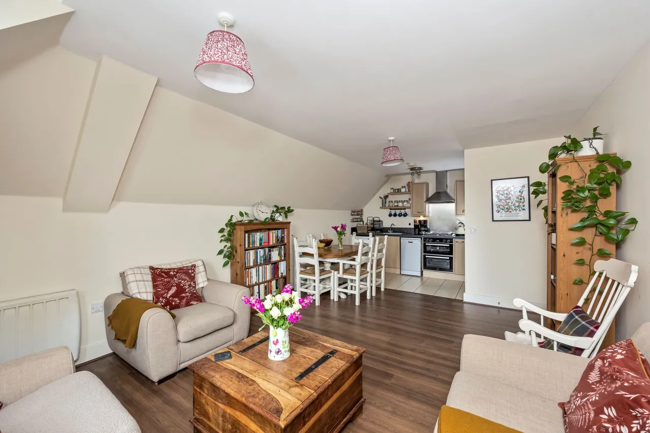 Middle Village, Haywards Heath, RH16, photo 2