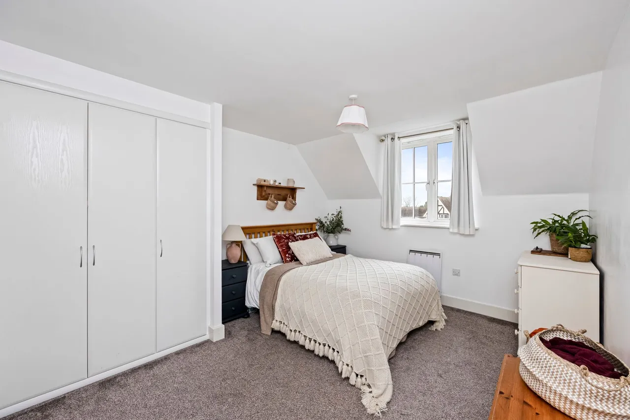 Middle Village, Haywards Heath, RH16, photo 9