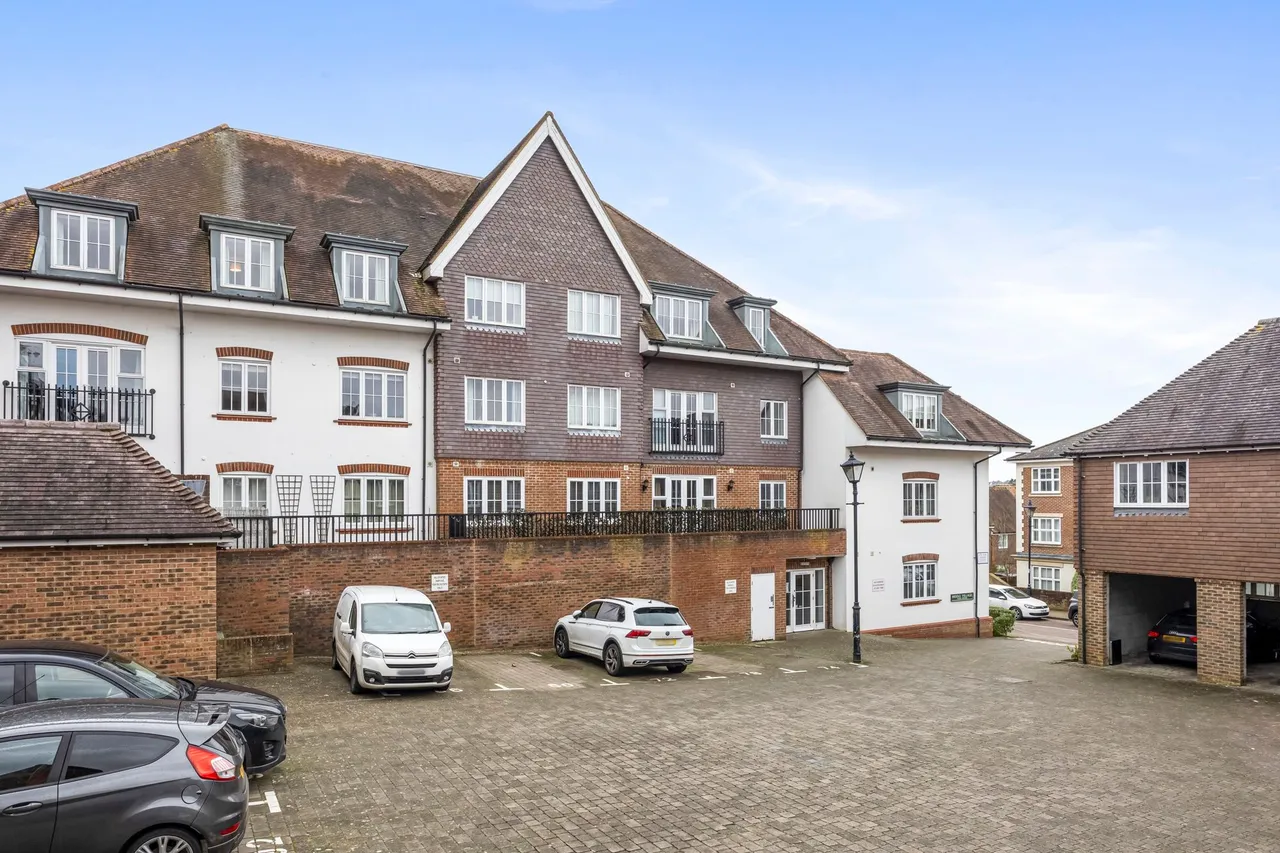 Middle Village, Haywards Heath, RH16, photo 14