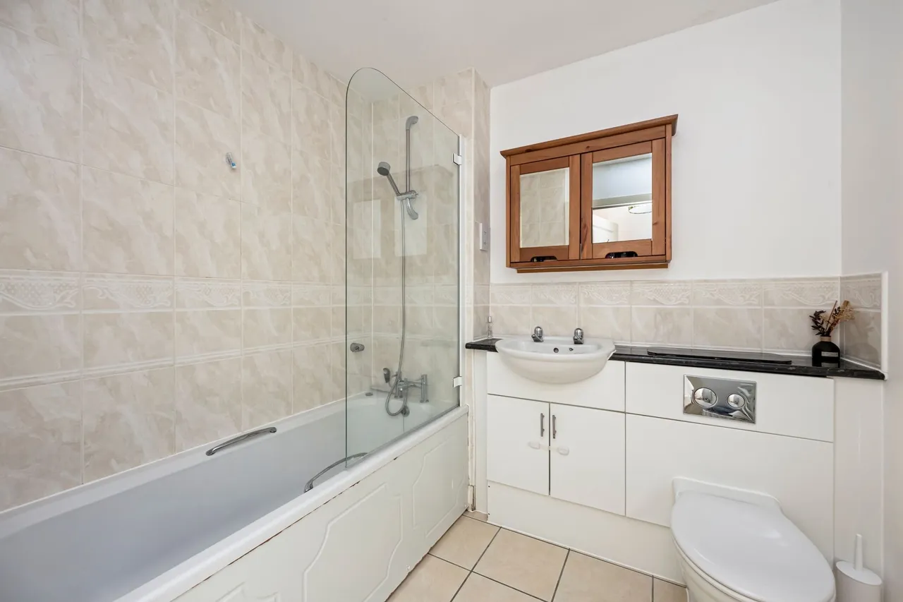 Middle Village, Haywards Heath, RH16, photo 12