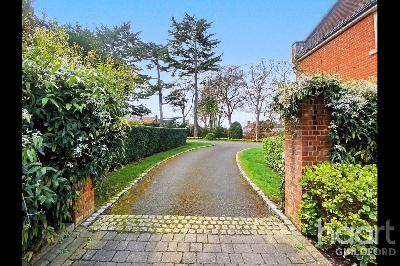 2 bed flat for sale, Downs Drive, Guildford, GU1